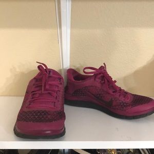 Maroon Nikes size 7